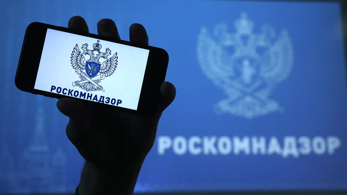 Ведомство объяснило блокировку публикациями с «пропагандой нетрадиционных сексуальных отношений». Редакция называет решение надуманным и намерена продолжать работу внутри страны; сайт заблокирован с 23 апреля.