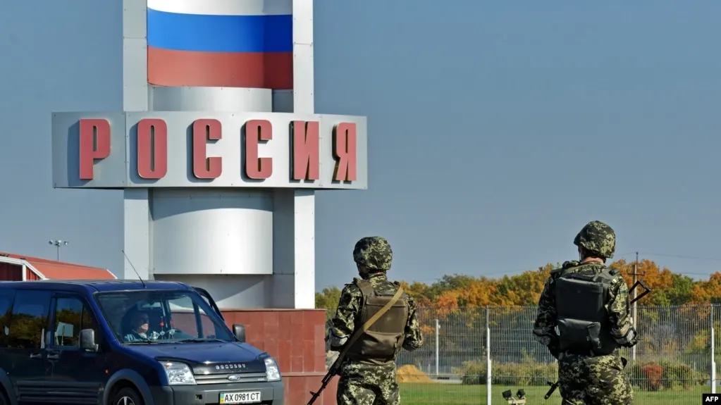 Министерство внутренних дел России подготовило поправки, по которым иностранцев и лиц без гражданства с любым видом убежища в РФ смогут не выдавать по запросам других государств, даже если они находятся в международном розыске по уголовным делам.