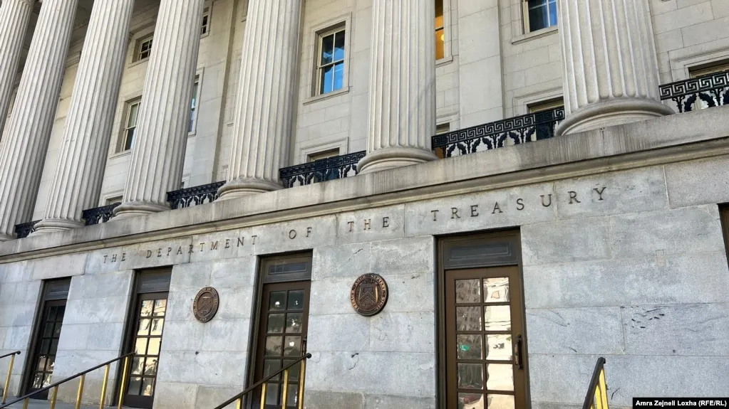 Минфин США объявил о новом пакете санкций против структур в Иране, Турции и ОАЭ, которые, по утверждению Вашингтона, помогают Тегерану закупать вооружения и пополнять запасы ракет и беспилотников.