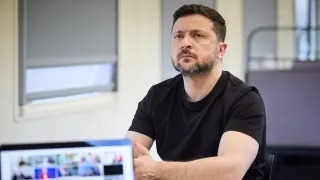 Президент Украины Владимир Зеленский считает, что усиление изоляции российского сегмента интернета и блокировка мессенджеров связаны с подготовкой к новой волне мобилизации и крупному наступлению на Украину, а также не исключает попытку ограниченной операции в одной из стран Балтии для проверки реакции НАТО.