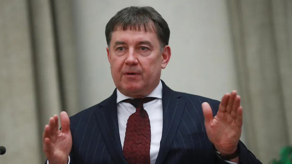 Мосгорсуд оставил в силе решение о национализации более 100 объектов недвижимости и сети бизнес-отелей Marton на 9 млрд рублей, связанных с бывшим председателем Совета судей России Виктором Момотовым, которого Генпрокуратура обвиняет в связях с криминалитетом и незаконным бизнесом.