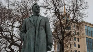 Президент подписал указ о возвращении имени Феликса Дзержинского Академии ФСБ, созданной на базе бывшей Высшей школы КГБ. Решение сопровождается апелляцией к «выдающемуся вкладу» организатора ВЧК и красного террора в обеспечение государственной безопасности.