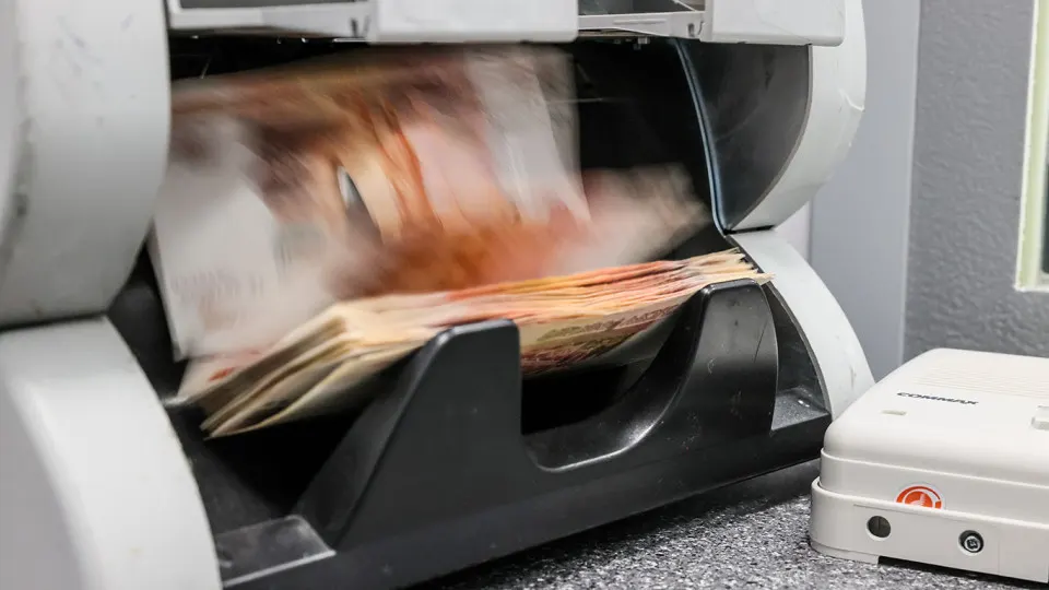 Сальдированная прибыль бизнеса резко сократилась: спад один из самых глубоких за последние десятилетия, страдают большинство отраслей, растёт просрочка по взаимным платежам.