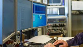 Минцифры подготовило поправки в КоАП о штрафах для госорганов и госкомпаний, которые не перейдут на российское программное обеспечение и доверенные программно-аппаратные комплексы к 2030 году.