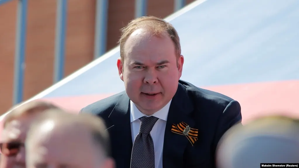 Матери руководителей высшего звена российской власти, Татьяна Ежевская и Тамара Мантурова, получили в общей сложности несколько миллиардов рублей, выступив кредиторами оборонной группы «Сфера» и получив проценты и права требования по долгам.