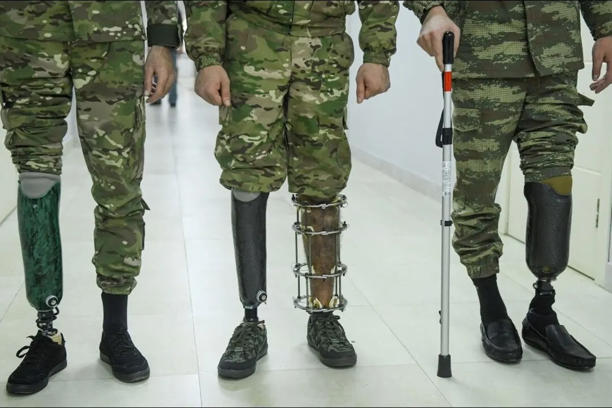 Минтруд предлагает расширить систему квот для трудоустройства людей с инвалидностью на все подразделения компаний, что, по мнению правозащитников и экспертов по трудовому праву, ляжет дополнительным финансовым бременем на бизнес и приведёт к формальному отношению к квотируемым работникам.