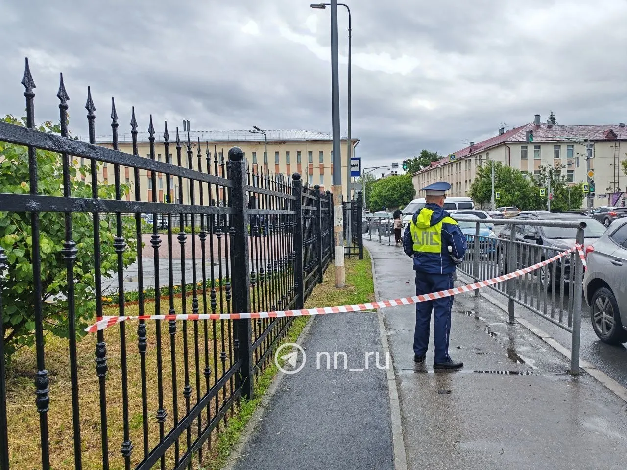 Ночью над регионами РФ сбили десятки беспилотников. В Нижнем Новгороде повреждено здание областного суда, пострадавших, по предварительным данным, нет; на месте работают правоохранительные органы и МЧС.