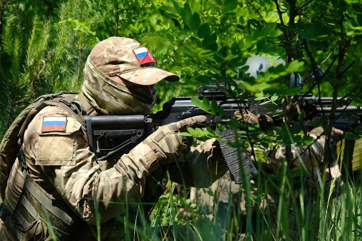 В новом отчёте аналитики отмечают, что требование захватить весь Донбас не соответствует темпу продвижения и сложностям местности; однозначно прогнозировать успехи Москвы невозможно.