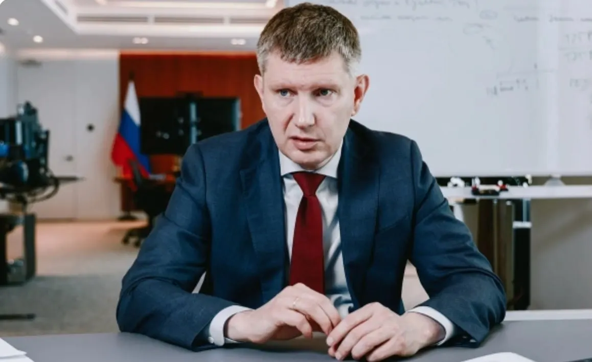Глава Минэкономразвития Максим Решетников назвал три ключевых направления: структурные изменения, бюджетная консолидация и сохранение гибкости экономики для роста инвестиций, занятости и производительности.