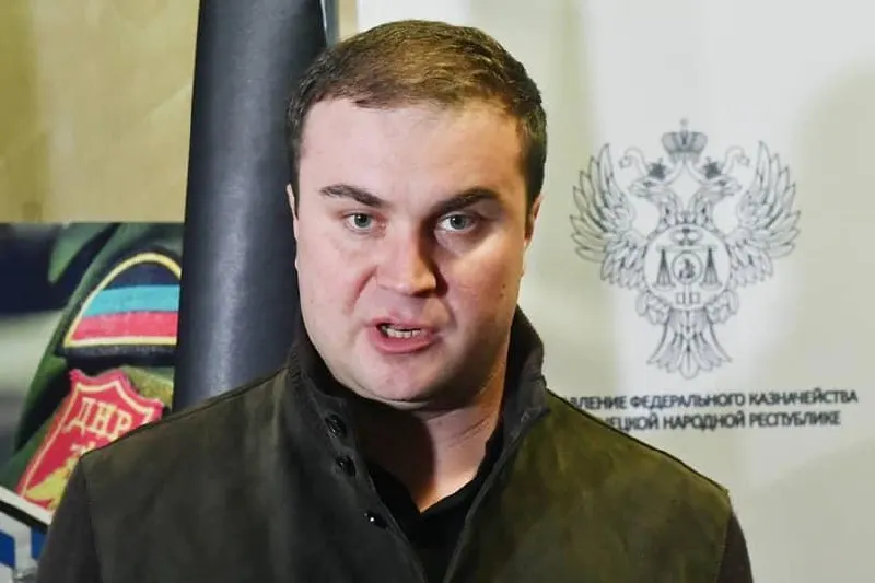 Представители администрации Белгородской области приезжали в Омск, чтобы делиться практиками публичной коммуникации с новым губернатором; его попытки выглядеть «народным» потребовали корректировок.