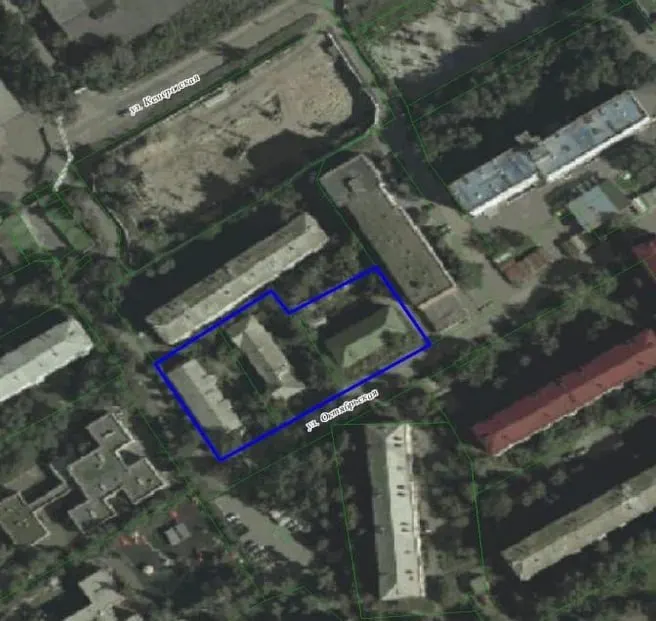 Участок площадью 0,35 га в Центральном округе передали под программу КРТ: снос затронет дома №9 (1934, признан аварийным) и №11 (1953). На территории также планируют работы с коммунальной и транспортной инфраструктурой.