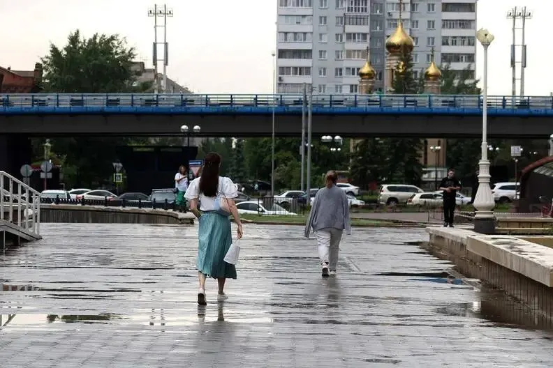 Синоптики предупреждают о сильных дождях, грозах и ветре до 17–22 м/с 28–29 мая. МЧС советует соблюдать меры предосторожности и при ЧС звонить 101.