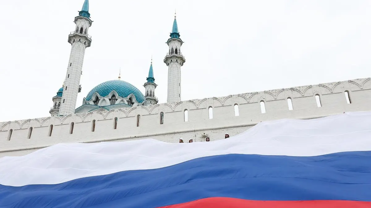 Законопроект, вводящий новые составы преступлений «против интересов РФ» для граждан, уехавших после 2022 года, направлен на второе чтение. В документе перечислены новые нарушения и закреплена возможность ареста имущества релокантов по решению суда.