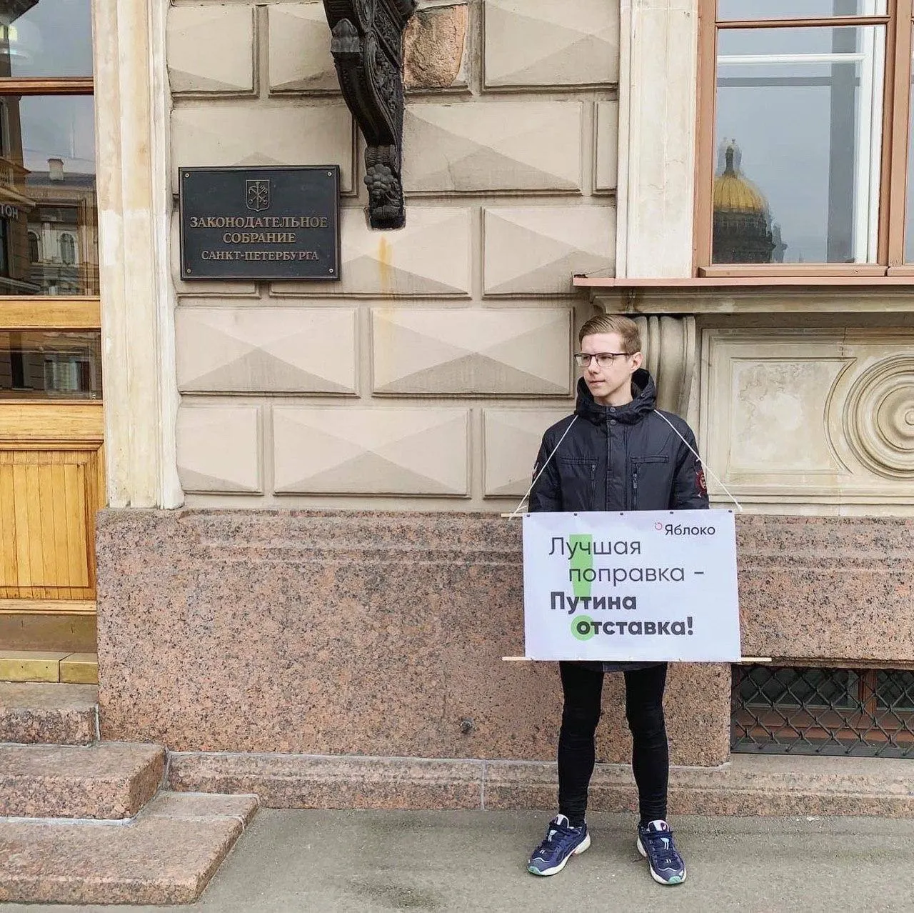 Сам Ваганов сообщил, что сегодня его объявили в федеральный розыск. Точная уголовная статья пока неизвестна; ранее он был внесён в реестр «иностранных агентов» и получил несколько административных штрафов.