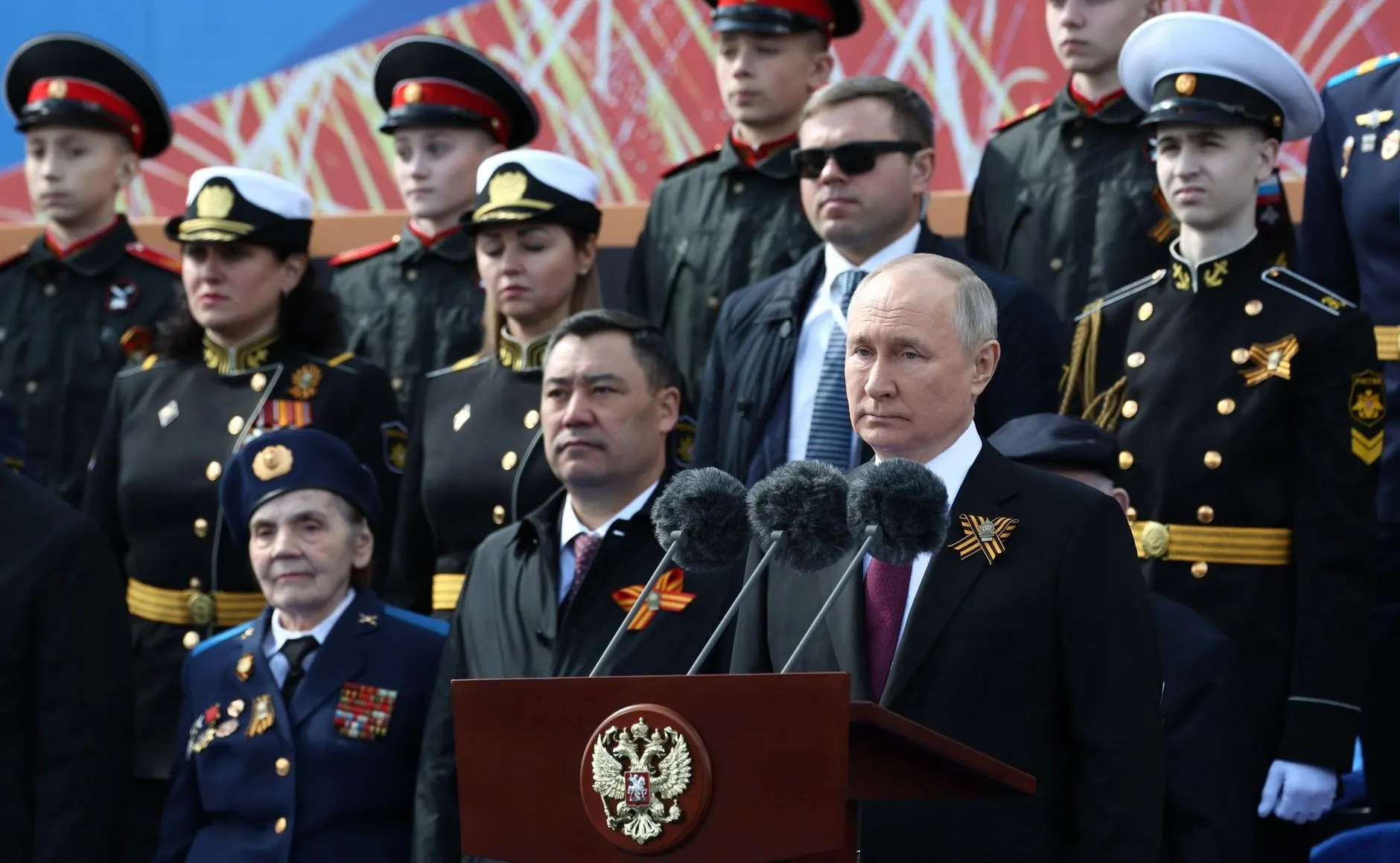 Президент Владимир Путин выступил на Параде Победы и обратился к гражданам, подтвердив уверенность в победе и значимость праздника.