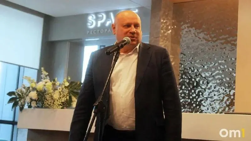 Замглавы Минобрнауки Константин Могилевский сообщил, что в ведомство поступило заявление о лишении мэра Омска Сергея Шелеста учёной степени. Документы приняты к рассмотрению — заседание профильного экспертного совета ВАК назначено на июль, затем дело уйдёт на президиум.