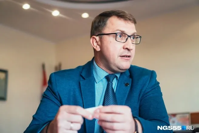 В официальных данных за 2025 год указаны доходы руководства Омского государственного университета: ректор Иван Кротт в среднем получал 494,6 тыс. руб. в месяц, также опубликованы суммы для заместителей и главного бухгалтера.