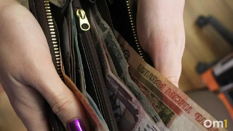 По итогам 2023 года гендерный разрыв в оплате труда в Омской области составил 34,7%: средняя зарплата мужчин — 62 379 ₽, женщин — 40 758 ₽. Разрыв растёт и превышает показатели соседних регионов.