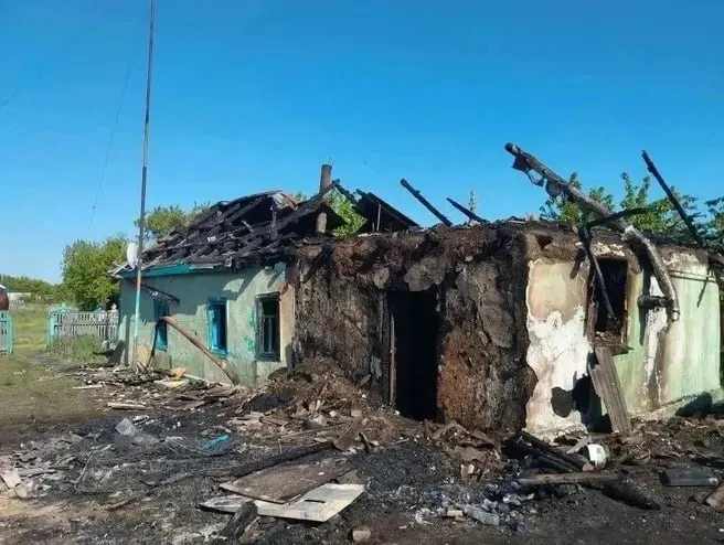 Омская епархия сообщает, что мужчина ушёл в зону спецоперации в прошлом году и погиб. У одной из погибших остались ещё четверо детей — за ними будет приглядывать бабушка.