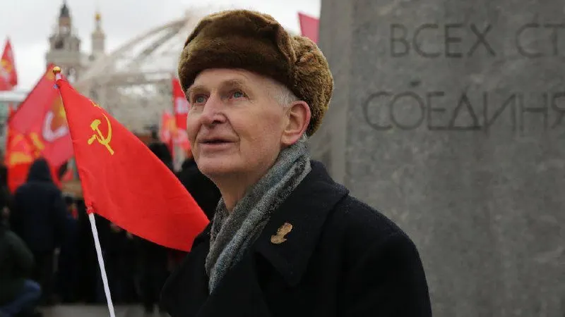 Военный суд в Тюмени приговорил 71‑летнюю Людмилу Пашнину к девяти годам колонии общего режима по обвинению в терроризме. Аналогичные дела против приверженцев движения «Граждане СССР» идут по всей стране и чаще всего касаются пожилых людей.