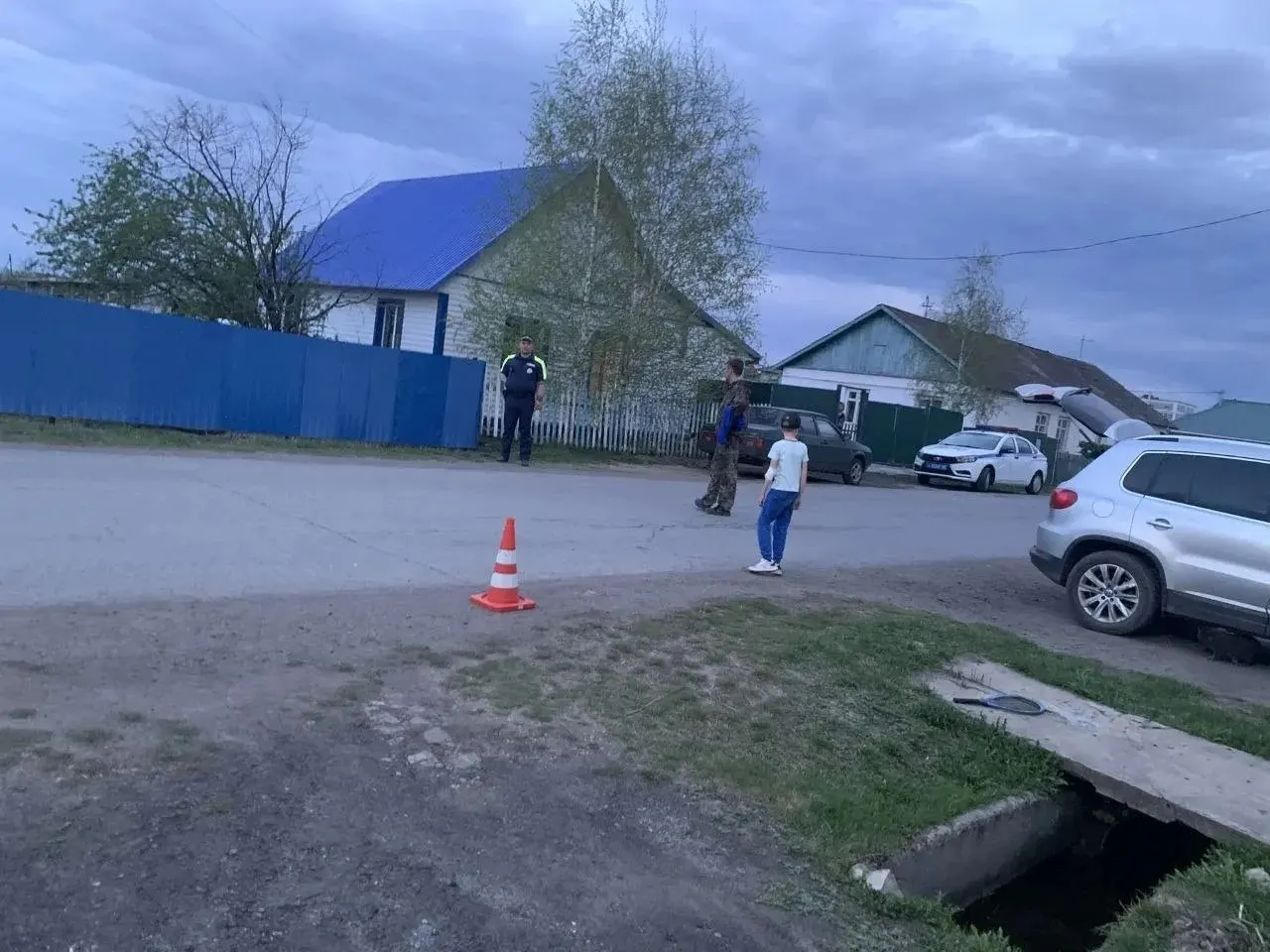 Около 19:00 на улице Ленина водитель электросамоката наехал на пешехода. Пострадал семилетний мальчик, полиция просит очевидцев сообщить информацию.