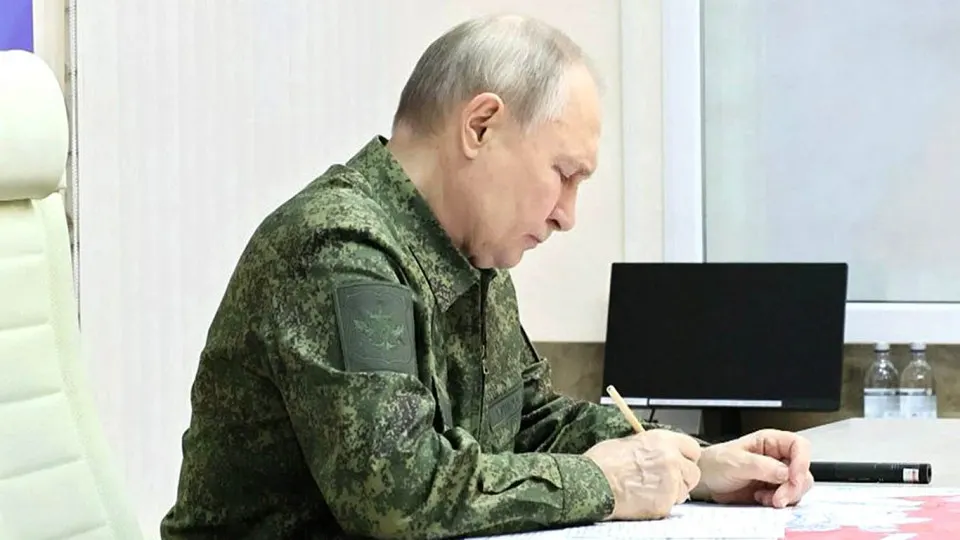 Европейские чиновники и эксперты считают, что на фоне неудач в Украине, внутрироссийских проблем и нового закона о «защите граждан» Кремль может рассматривать приграничную операцию против стран Балтии как способ ослабить НАТО и посеять разлад в Европе.