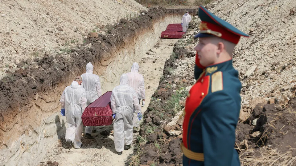 Анализ поимённых списков, реестра наследственных дел и судебной статистики показывает, что документально обоснованная минимальная оценка погибших российских военных с начала полномасштабного вторжения до конца 2025 года составляет 352 тысячи человек. В неё впервые включены и решения судов о признании пропавших погибшими.