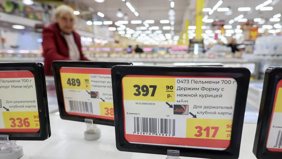 Федеральная антимонопольная служба выписала предупреждения экспертам и руководителям компаний: публичные прогнозы роста цен могут послужить ориентиром для участников рынка, спровоцировать координацию цен и ажиотажный спрос.
