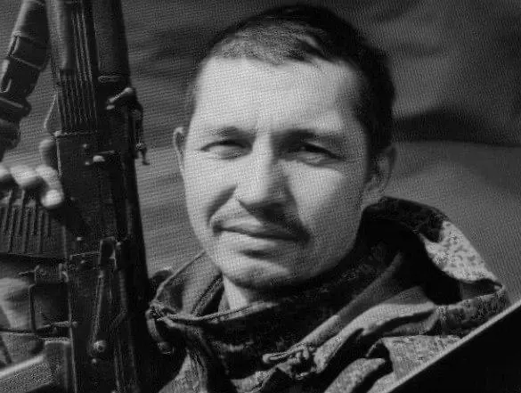 В Усть-Ишимском районе сообщили о гибели 42‑летнего Александра Ахметчанова. Он работал сварщиком, в январе заключил контракт с Минобороны и в апреле погиб в ходе боевых действий; у него остались пятеро детей.