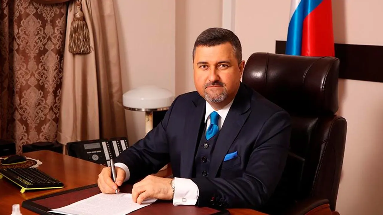 Бывший председатель Верховного суда Дагестана Фёдор Щукин назначен временно исполняющим обязанности главы республики, председателем правительства стал Магомед Рамазанов. Щукин пообещал «открыть социальные лифты» и быть открытым к жителям региона.