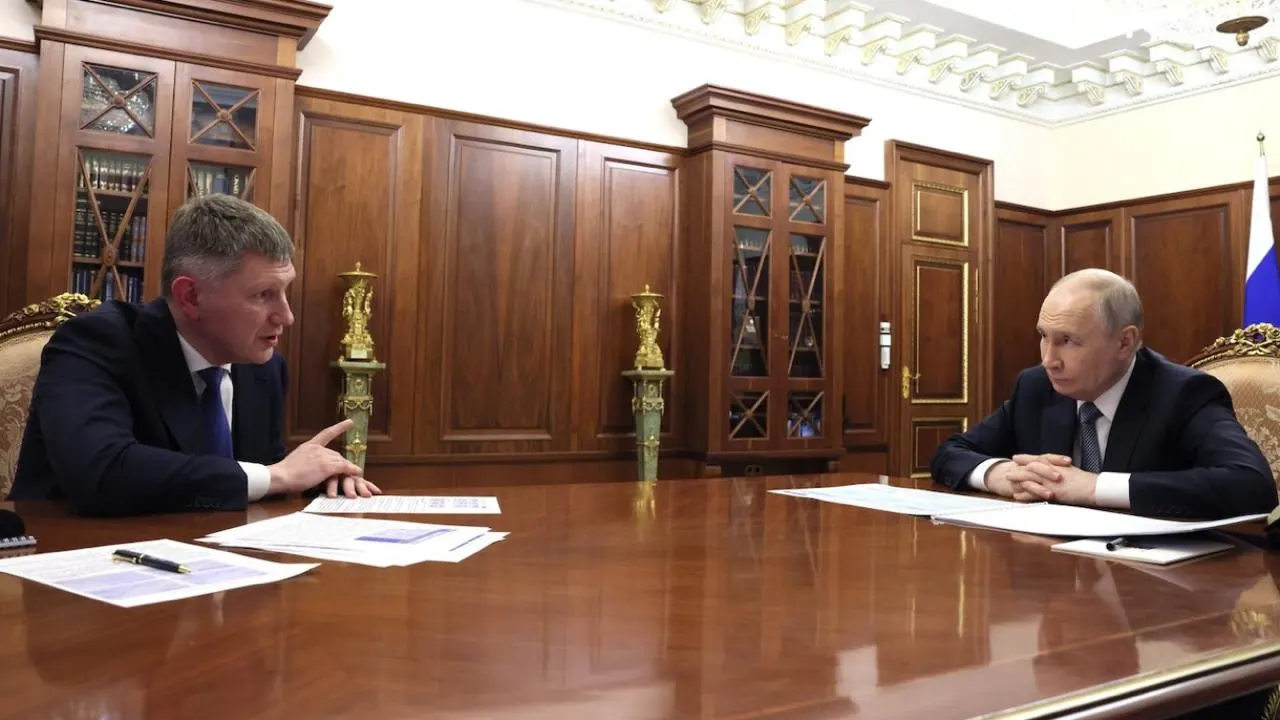 Министр Максим Решетников сообщил президенту, что российская экономика растёт быстрее американской несмотря на санкции; по ВВП на душу населения МВФ ставит Россию на 66-е место.