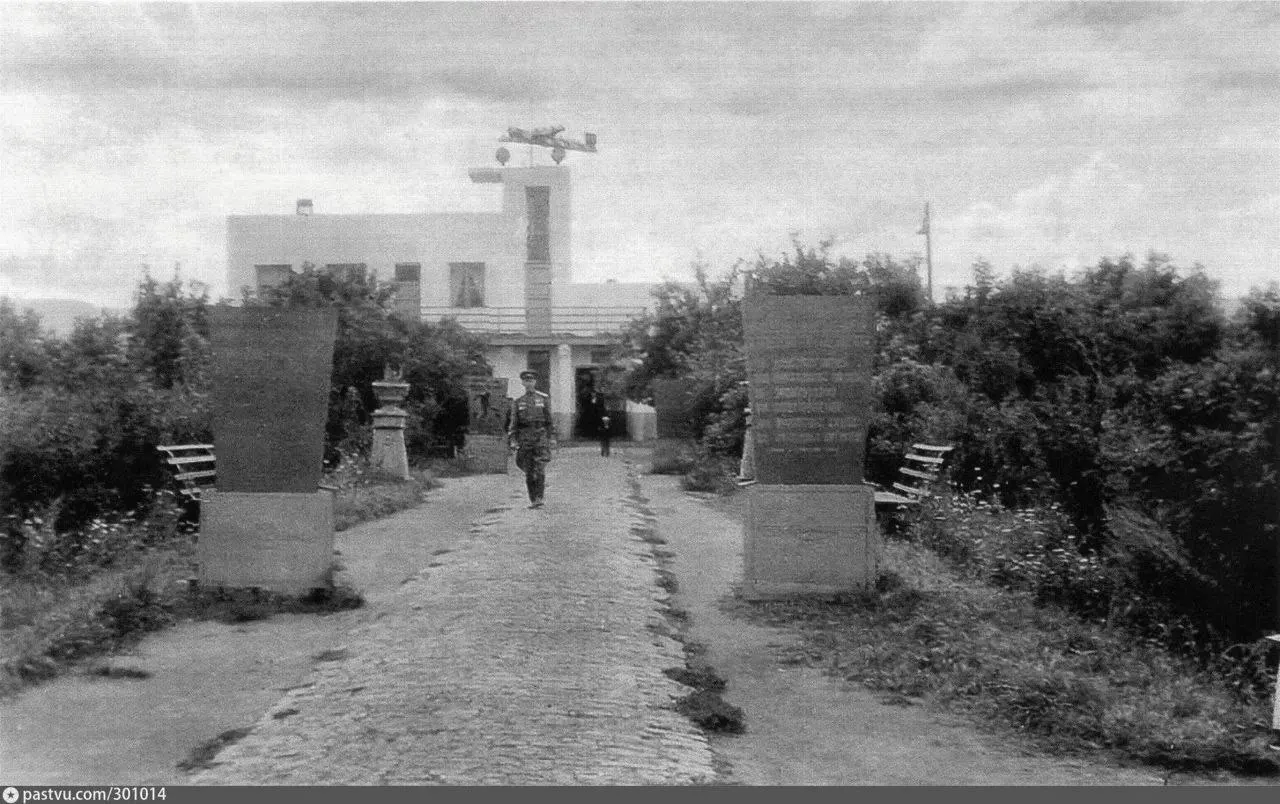 17 мая омский аэропорт отмечает 97‑летие. Небольшой фоторепортаж с архивными фотографиями, иллюстрирующими начало истории воздушной гавани.