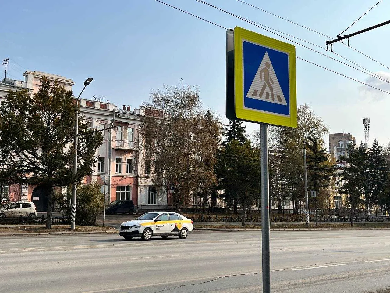 Минтруд Омской области и сервис «Яндекс.Такси» продлили социальную акцию: ветераны, инвалиды и ряд других льготных категорий могут бесплатно пользоваться такси. Заявку можно оформить по телефону 21 25 84.