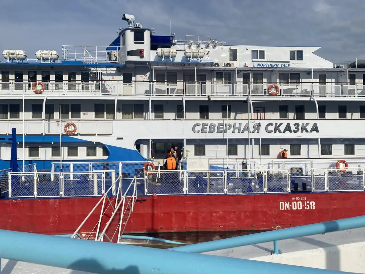 В город впервые за многие годы зашёл туристический речной теплоход. «Северная сказка» выполняет круизы по Оби и Иртышу; следующий рейс из Омска в Новосибирск рассчитан на 16 дней, цены — от 187 790 ₽.