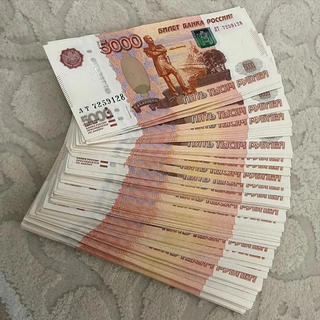 Депутаты предлагают закрепить в Трудовом кодексе ежегодную выплату 13‑й зарплаты к Дню весны и труда; премия должна составлять не менее среднего заработка работника.