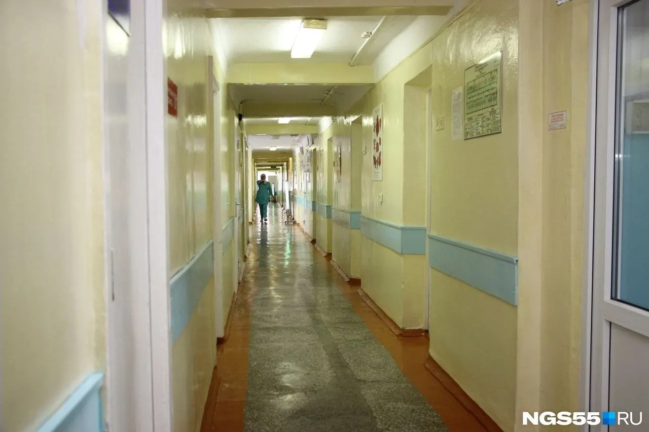 В городской поликлинике №11 в Омске сломался основной флюорограф; заявка на новый аппарат направлена в федеральное ведомство, временно доступен мобильный флюорограф на территории поликлиники.