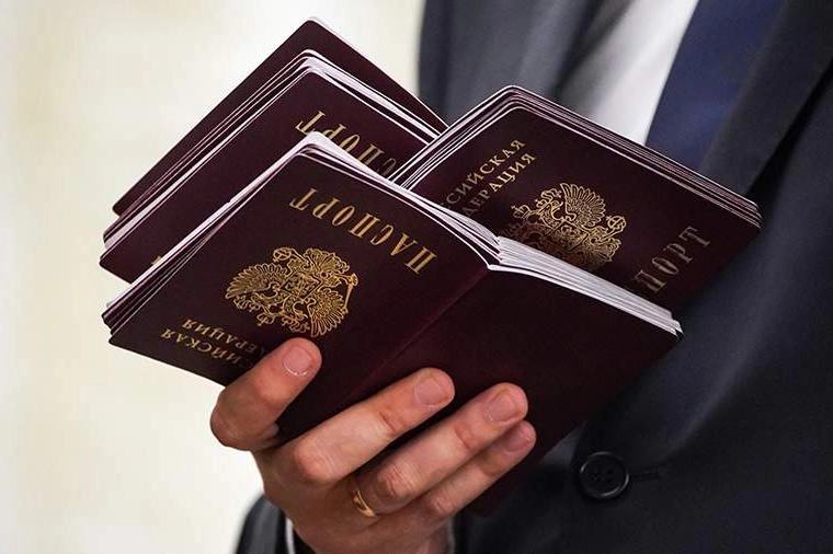 Во фракции предлагают поправки ко второму чтению, которые позволят иностранцам с непогашенной судимостью получать РВП, ВНЖ и гражданство, если их в других странах признали виновными за поддержку политики России или за поддержку СВО.