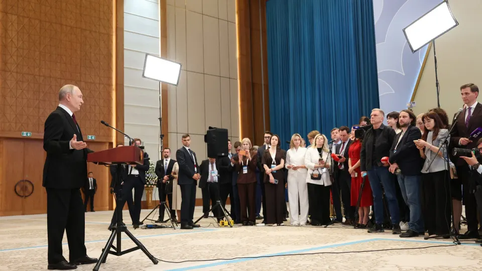 На пресс‑конференции по итогам саммита ЕАЭС Владимир Путин предупредил Армению о последствиях евроинтеграции и заявил, что Россия готова «сровнять с землей» тех, кто посягнет на Калининград.