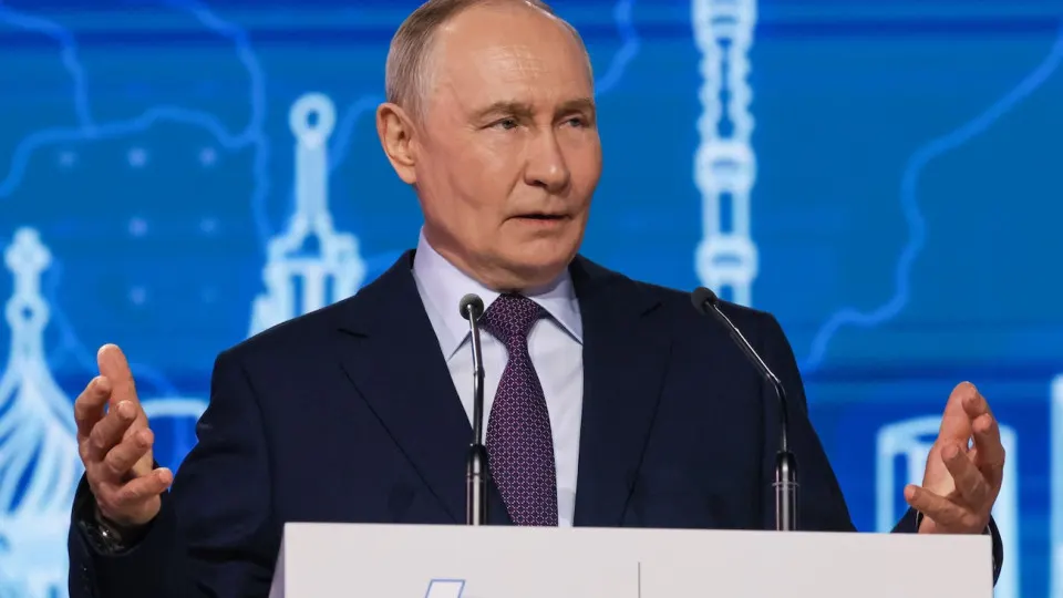 На съезде Союза машиностроителей президент заявил о необходимости содействовать трудоустройству возвращающихся с фронта военнослужащих в оборонные и индустриальные отрасли, отметив их опыт и необходимость поддержки и реабилитации.