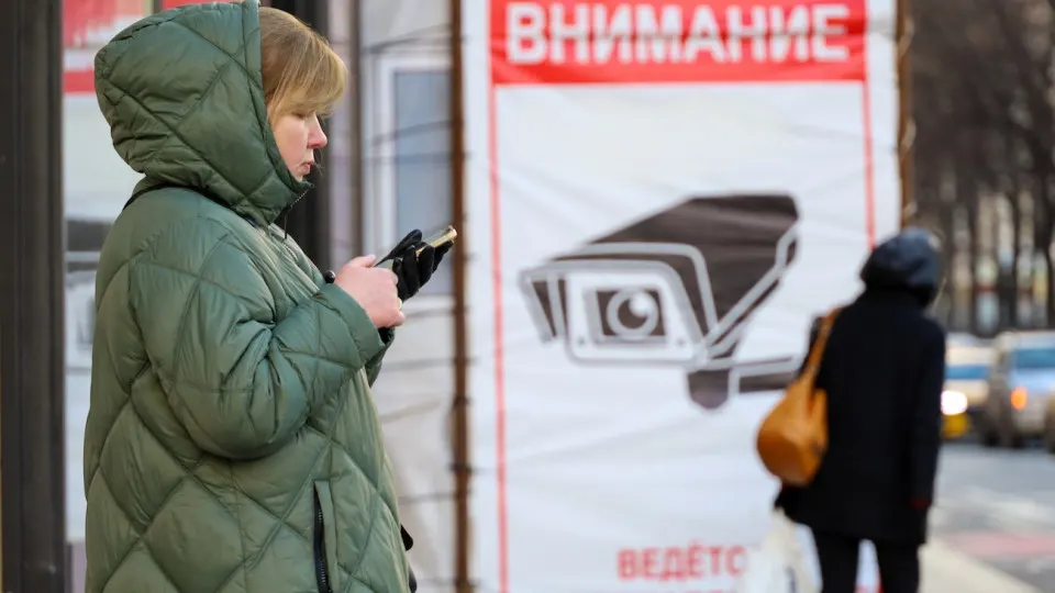 Пользователи заметили, что в госмессенджере «Max» без согласия удаляют сообщения с ключами для VPN; при повторной отправке аккаунт принудительно выходит. Аналогичные ограничения вводят и другие государственные сервисы.