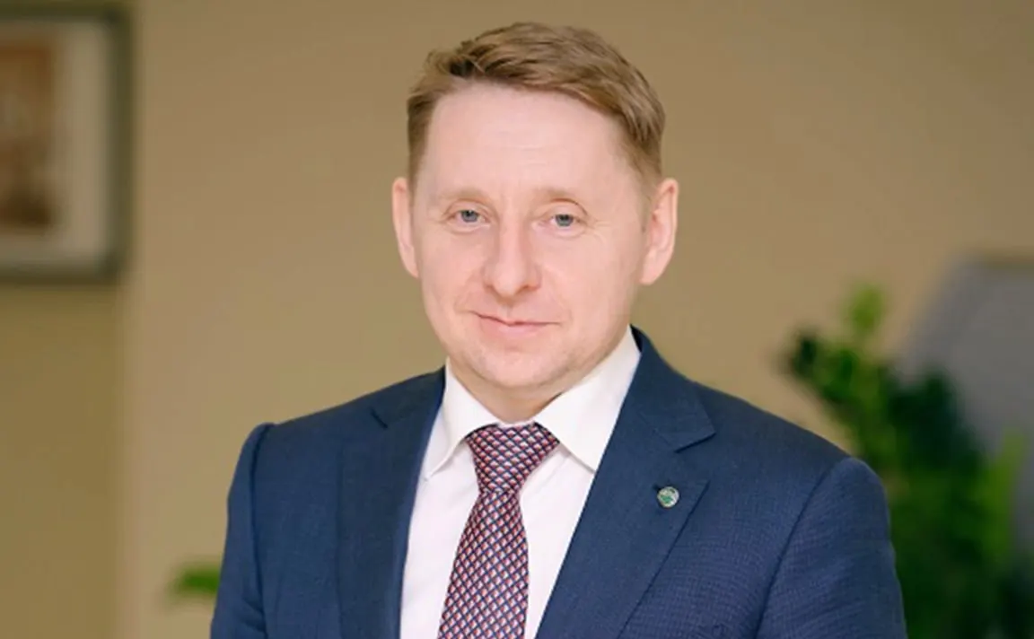 Минфин США отменил санкционные ограничения в отношении двух россиян: бывшего заместителя председателя правления крупного банка и предпринимательницы из Екатеринбурга, связанной с фэмили-офисом Confideri; часть связанных компаний остаётся под санкциями в связи с перераспределением связей между фигурантами.