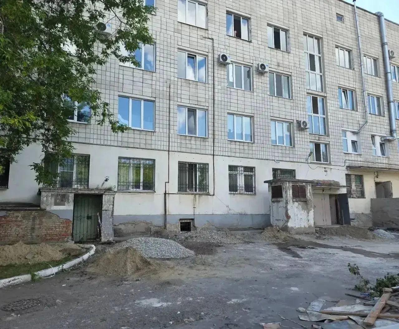 Региональный Минздрав сообщил, что на капитальный ремонт больницы №17 выделили 75 млн рублей. Планируются замена кровли, усиление фундамента, перепланировка и модернизация инженерных систем.