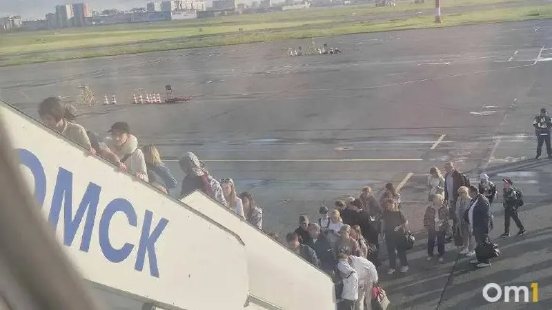 С 4 июня авиакомпания Red Wings выполняет два рейса в неделю между Омском и Минеральными Водами на самолётах SSJ‑100. Время в пути — 4 ч 20 мин; публикуем расписание.