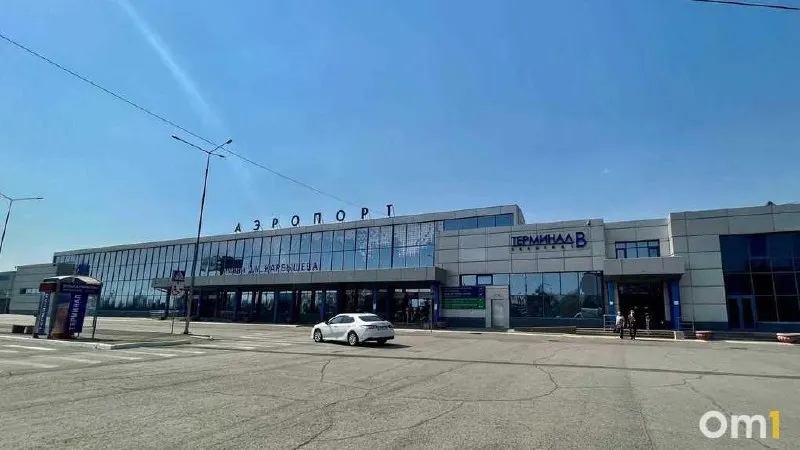 Утром 26 июня в омском аэропорту зафиксированы локальные сбои: три рейса отправятся позже запланированного времени, остальные выполняются по расписанию.