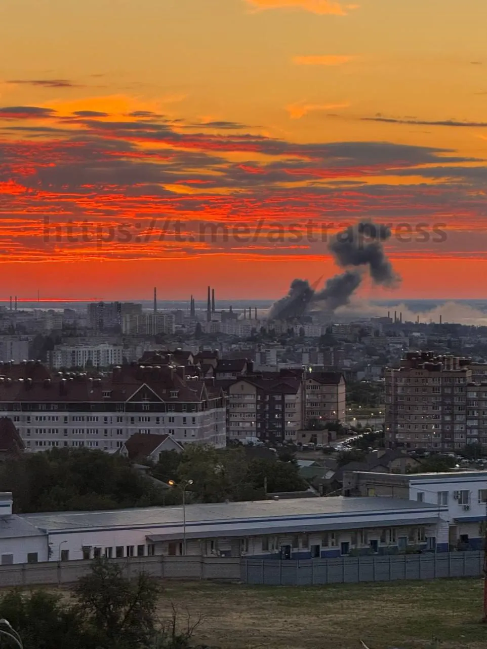 Вечерняя сводка: взрывы на оборонном предприятии в Волгограде, сбиты десятки дронов над регионами, пострадавшие в приграничных областях и внесение структур Гарварда в список нежелательных — главные новости ночи.