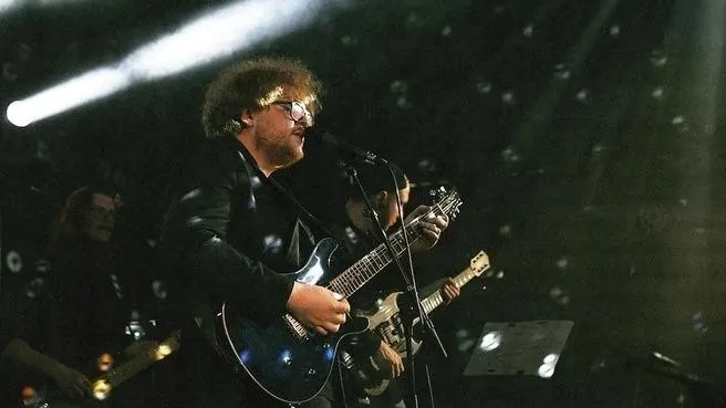 Группа сыграет в баре «Викинг» 25 ноября в 19:00. Билеты уже в продаже: танцпол — 1 800 ₽, столики — 3 500 ₽.