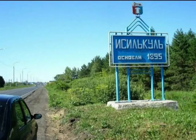 В 16 населённых пунктах Исилькульского района отключения воды длятся свыше трёх недель — жители жалуются на нерегулярный подвоз, рост цен на бутилированную воду и отсутствие реакции коммунальных служб.