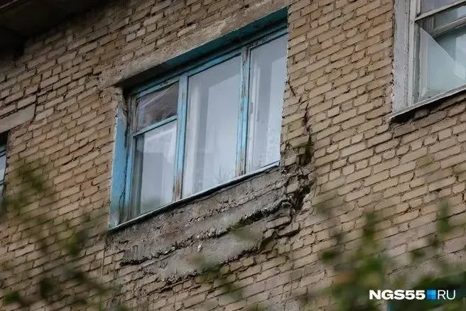 Двухэтажный дом в посёлке Волжский, 3 и трёхэтажка на улице Энергетиков, 31 подлежат сносу. Жильцов обязали переселить до 31 декабря 2033 года, контроль поручили первому заммэра Евгению Романину.