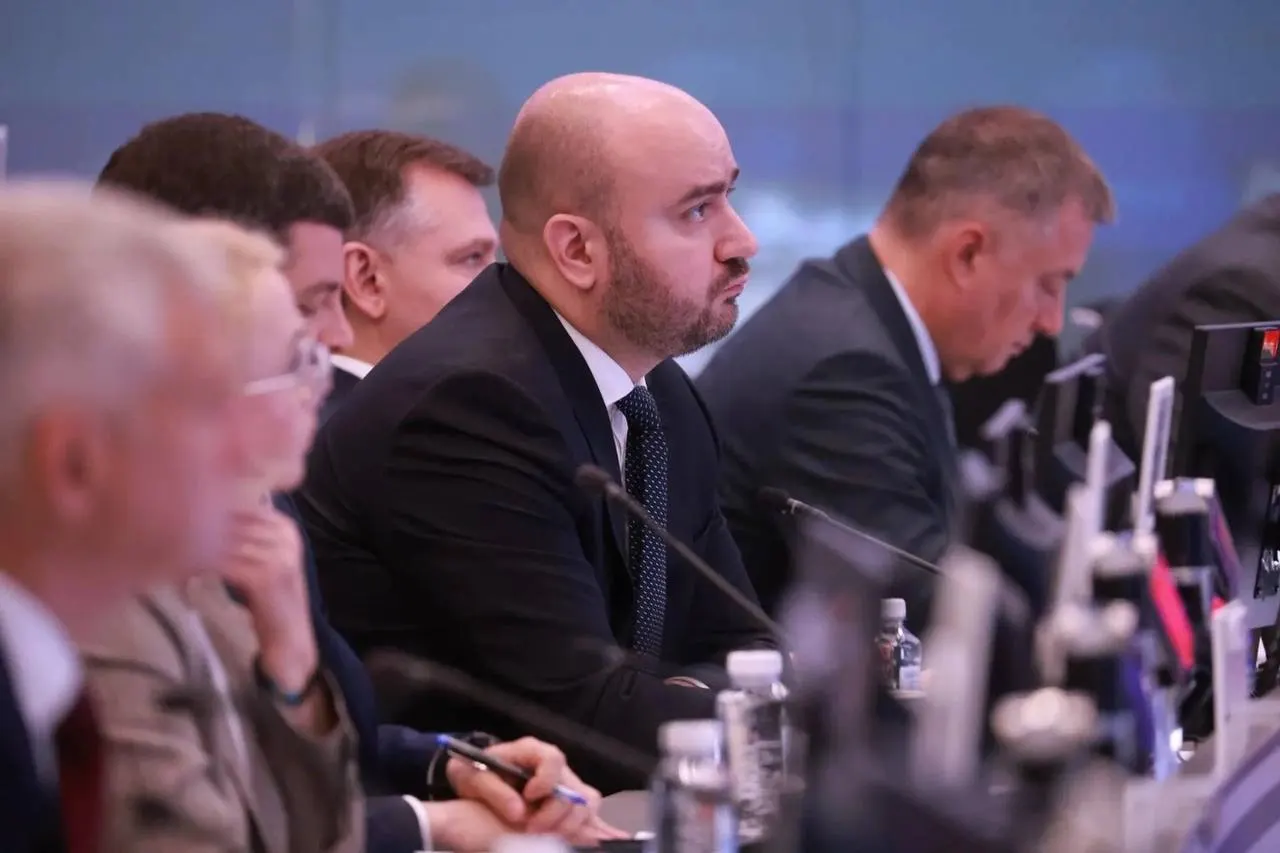 Вячеслав Федорищев принял участие в совещании под руководством вице‑премьера Александра Новака по поставкам бензина и дизеля, мониторингу цен и логистике для обеспечения бесперебойной работы агропромышленного комплекса.