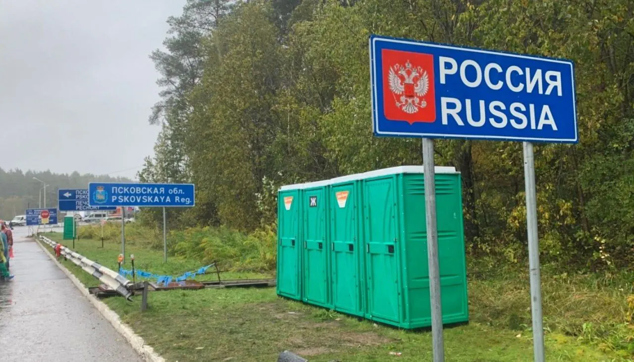 В 21-м пакете санкций Евросоюз планирует полный визовый запрет для тех, кто служил в российских вооружённых силах или прокси‑группах с начала полномасштабного вторжения. Остаются вопросы идентификации, учёта срочников и дезертиров; окончательные правила обещают опубликовать к 15 июля.